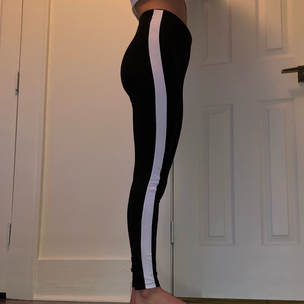 Black leggings with white stripe